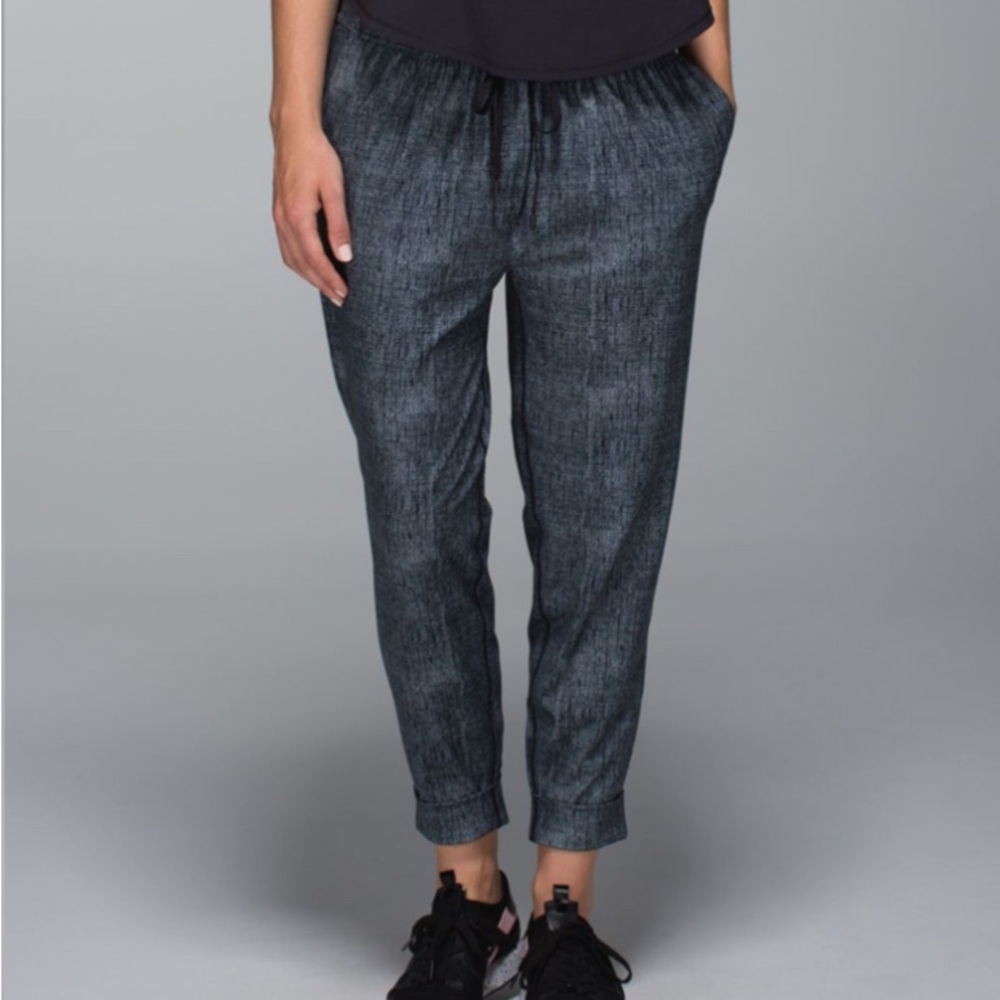 Lululemon Joggers - size 12- EUC